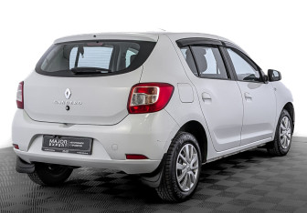 Подержанный автомобиль Renault Sandero 2021 года (5 фото)