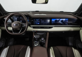 Подержанный автомобиль Geely Monjaro 2023 года (13 фото)