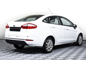 Подержанный автомобиль Ford Fiesta Sedan 2016 года (5 фото)