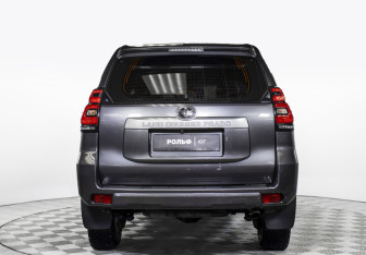 Подержанный автомобиль Toyota Land Cruiser Prado 2018 года (6 фото)