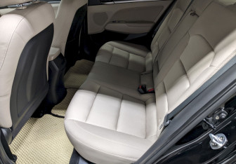 Подержанный автомобиль Hyundai Elantra Sedan 2017 года (15 фото)