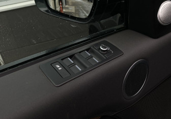 Подержанный автомобиль Land Rover Discovery 2017 года (22 фото)