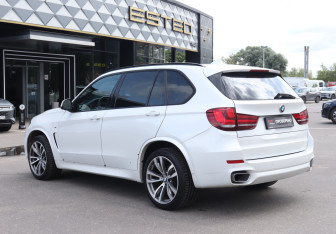 Подержанный автомобиль BMW X5 2015 года (7 фото)