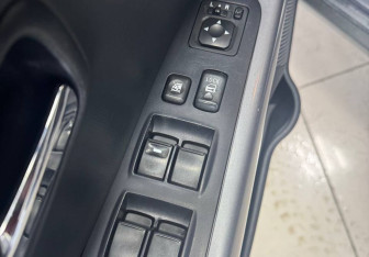 Подержанный автомобиль Mitsubishi Outlander 2007 года (11 фото)