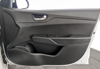 Подержанный автомобиль Hyundai Solaris Sedan 2021 года (24 фото)