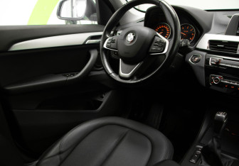 Подержанный автомобиль BMW X1 2015 года (19 фото)