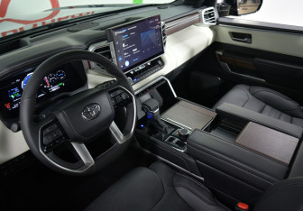 Подержанный автомобиль Toyota Sequoia 2025 года (7 фото)
