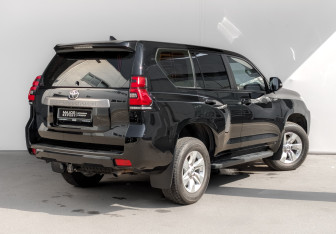 Подержанный автомобиль Toyota Land Cruiser Prado 2020 года (5 фото)