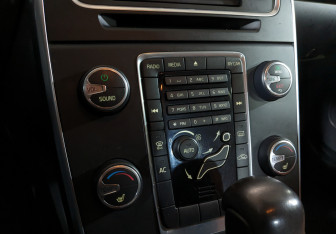 Подержанный автомобиль Volvo S60 2011 года (21 фото)