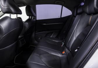 Подержанный автомобиль Toyota Camry Sedan 2018 года (13 фото)