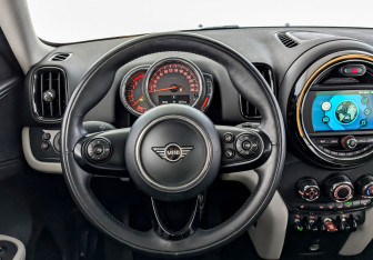 Подержанный автомобиль MINI Countryman 2019 года (21 фото)