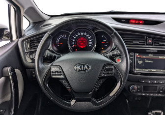 Подержанный автомобиль Kia Ceed Hatchback 2018 года (22 фото)