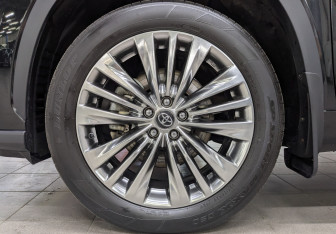 Подержанный автомобиль Toyota Highlander 2024 года (12 фото)