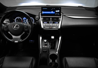 Подержанный автомобиль Lexus NX 2017 года (18 фото)