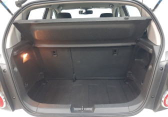 Подержанный автомобиль Chevrolet Aveo Hatchback 2013 года (18 фото)