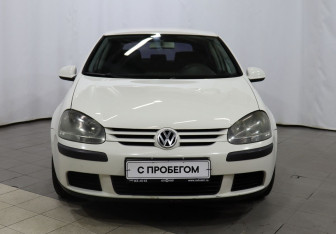 Подержанный автомобиль Volkswagen Golf Hatchback 2004 года (2 фото)