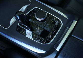 Подержанный автомобиль BMW X7 2021 года (18 фото)