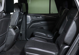 Подержанный автомобиль Cadillac Escalade Suv 2022 года (10 фото)