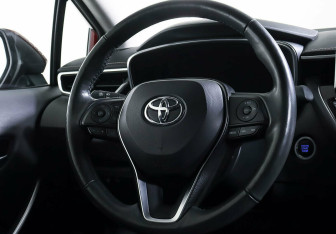 Подержанный автомобиль Toyota Corolla Sedan 2019 года (12 фото)