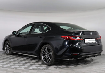 Подержанный автомобиль Toyota Camry Sedan 2025 года (7 фото)