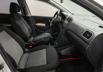 Подержанный автомобиль Volkswagen Polo Sedan 2011 года (9 фото)
