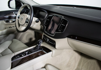 Подержанный автомобиль Volvo XC90 2016 года (10 фото)