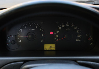 Подержанный автомобиль Hyundai Elantra Sedan 2004 года (14 фото)