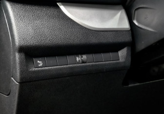 Подержанный автомобиль Peugeot Traveller 2018 года (23 фото)