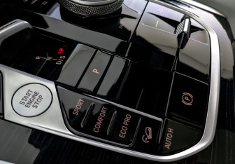 Подержанный автомобиль BMW X6 2025 года (27 фото)