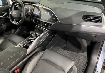 Подержанный автомобиль Geely Tugella 2022 года (10 фото)