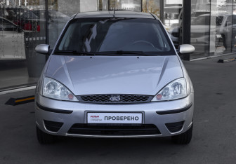 Подержанный автомобиль Ford Focus Sedan 2004 года (5 фото)