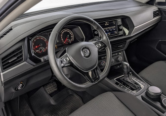 Подержанный автомобиль Volkswagen Jetta Sedan 2021 года (15 фото)