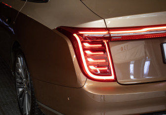 Подержанный автомобиль Hongqi H9 2023 года (32 фото)