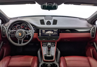 Подержанный автомобиль Porsche Cayenne 2018 года (14 фото)
