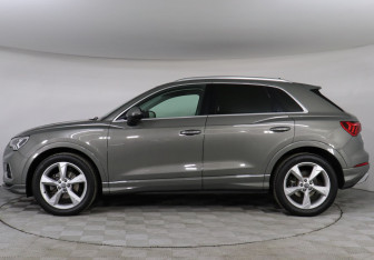 Подержанный автомобиль Audi Q3 2021 года (8 фото)