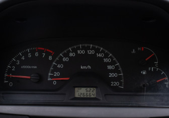Подержанный автомобиль Mitsubishi Lancer Sedan 2004 года (12 фото)