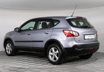 Подержанный автомобиль Nissan Qashqai 2012 года (7 фото)