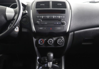 Подержанный автомобиль Mitsubishi ASX 2012 года (8 фото)