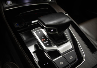 Подержанный автомобиль Audi Q5 2021 года (21 фото)