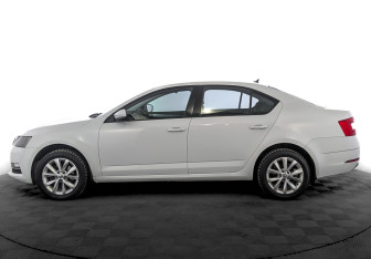 Подержанный автомобиль Skoda Octavia Liftback 2018 года (8 фото)
