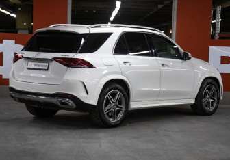 Подержанный автомобиль Mercedes-Benz GLE 2020 года (5 фото)