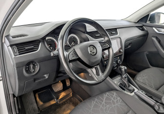 Подержанный автомобиль Skoda Octavia Liftback 2019 года (16 фото)
