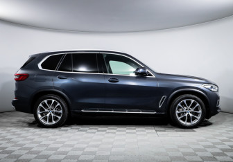 Подержанный автомобиль BMW X5 2019 года (4 фото)