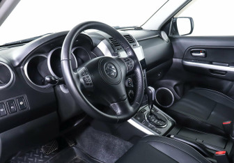 Подержанный автомобиль Suzuki Grand Vitara 2014 года (11 фото)