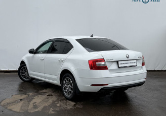 Подержанный автомобиль Skoda Octavia Liftback 2017 года (7 фото)