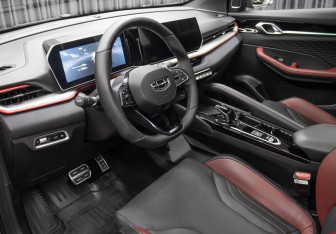 Подержанный автомобиль Geely Coolray 2024 года (15 фото)