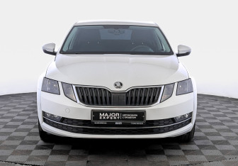Подержанный автомобиль Skoda Octavia Liftback 2018 года (2 фото)
