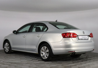 Подержанный автомобиль Volkswagen Jetta Sedan 2014 года (4 фото)