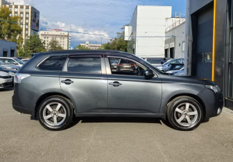 Подержанный автомобиль Mitsubishi Outlander 2014 года (4 фото)