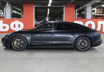 Подержанный автомобиль Porsche Taycan 2021 года (8 фото)